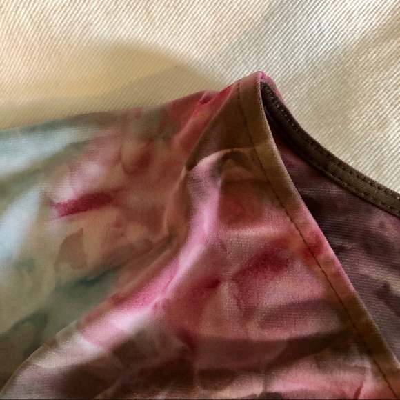 West Kei twist front top. NEW. - Picture 4 of 7